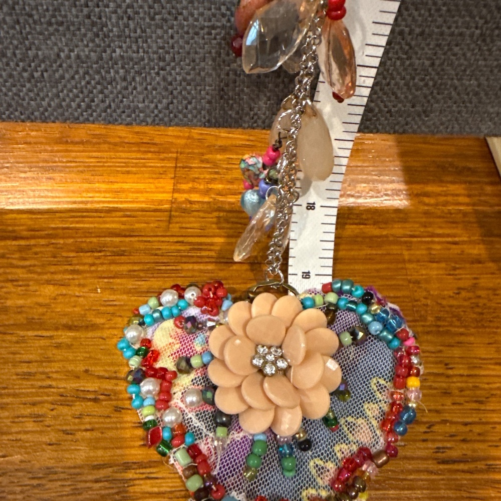 Handmade ‘junk jewelry’ heart necklace - Picture 12 of 12